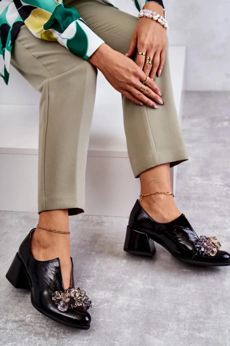 Skórzane Półbuty Gładkie Z Jasną Ozdobą Czarne Delaver