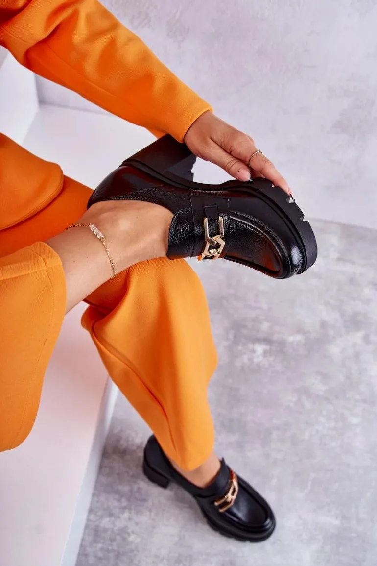 Skórzane Półbuty Na Słupku Ze Złotą Ozdobą Czarne Lemar Mikeyla