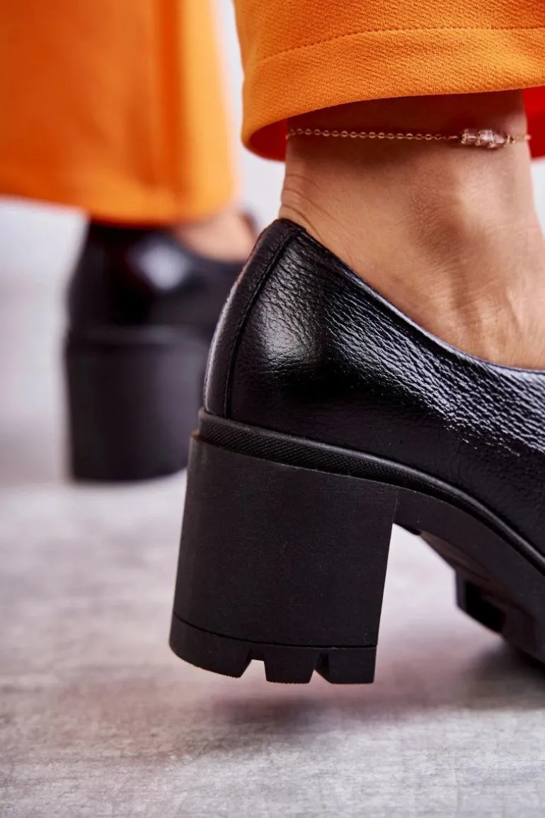 Skórzane Półbuty Na Słupku Ze Złotą Ozdobą Czarne Lemar Mikeyla