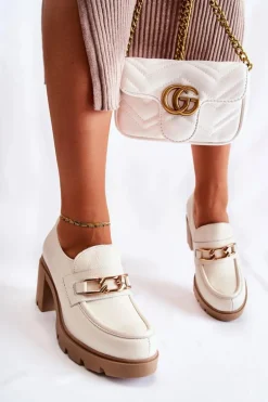 Skórzane Półbuty Na Słupku Ze Złotą Ozdobą Jasnobeżowe Lemar Mikeyla