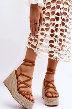 Skórzane Sandałki Na Koturnie Brązowe Margaritt