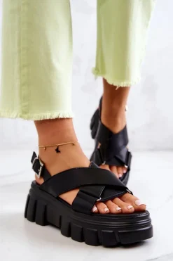 Skórzane Sandałki Na Platformie Czarne Betti