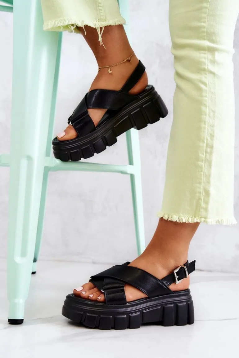 Skórzane Sandałki Na Platformie Czarne Betti