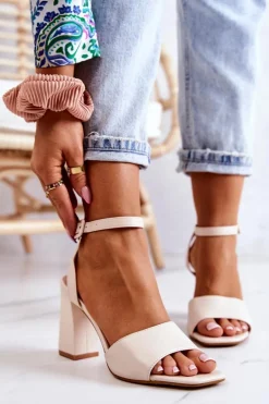 Skórzane Sandałki Na Słupku Beżowe Estrella