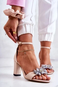 Skórzane Sandałki Na Słupku Z Ozdobą Beżowe Milessa