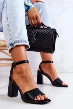 Skórzane Sandałki Na Słupku Czarne Estrella
