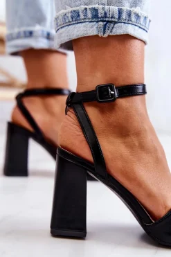 Skórzane Sandałki Na Słupku Czarne Estrella