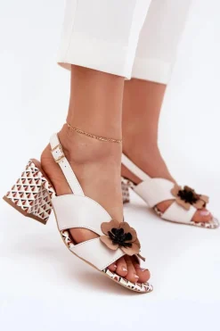 Skórzane Sandały Damskie Na Słupku Z Kwiatami Laura Messi 2950 Białe