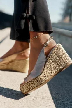 Skórzane Sandały Damskie Na Koturnie Z Plecionką Laura Messi 2789 Złote