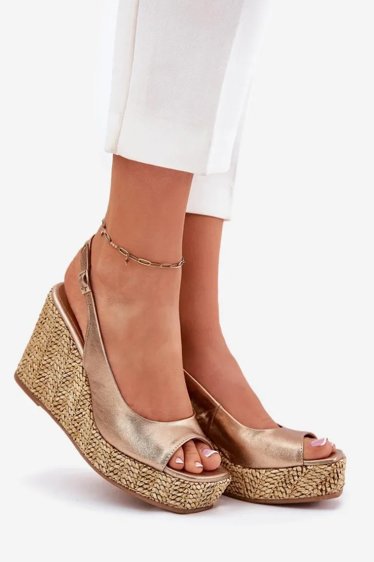 Skórzane Sandały Damskie Na Koturnie Z Plecionką Laura Messi 2789 Złote