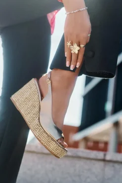 Skórzane Sandały Damskie Na Koturnie Z Plecionką Laura Messi 2789 Złote