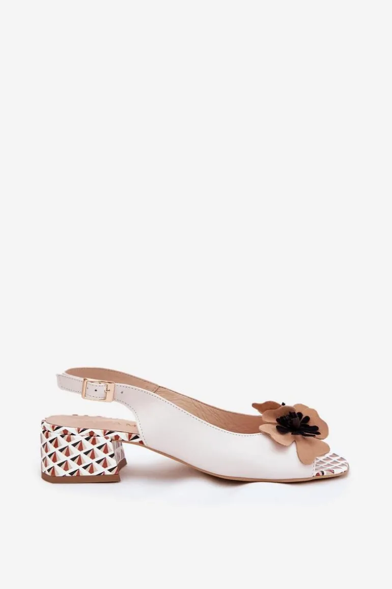 Skórzane Sandały Damskie Na Klocku Z Ozdobnym Kwiatem Laura Messi 2973 Białe