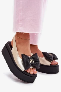Skórzane Sandały Damskie Na Platformie Z Kokardą CheBello 4641 Złoto-Czarne