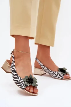 Skórzane Sandały Damskie Na Klocku Z Ozdobnym Kwiatem Laura Messi 2973 Biało-Czarne