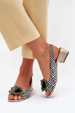 Skórzane Sandały Damskie Na Klocku Z Ozdobnym Kwiatem Laura Messi 2973 Biało-Czarne