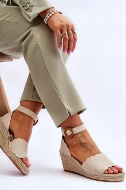 Skórzane Sandały Na Koturnie Comfort Shoe Beżowe Verola