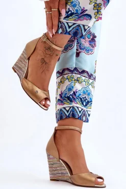 Skórzane Sandały Na Koturnie Laura Messi 2603/784 Złote