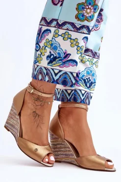 Skórzane Sandały Na Koturnie Laura Messi 2603/784 Złote