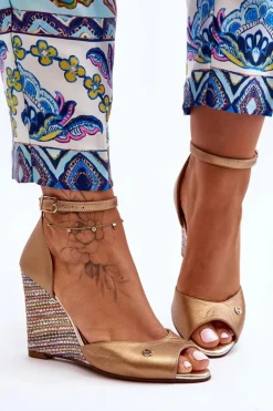 Skórzane Sandały Na Koturnie Laura Messi 2603/784 Złote