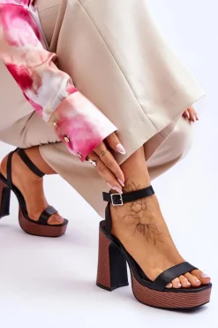 Skórzane Sandały Na Masywnej Platformie Czarne Marina