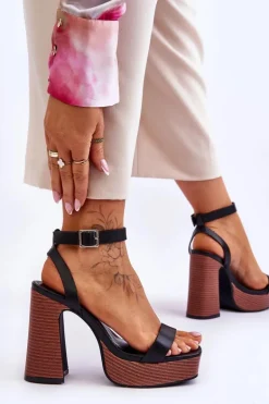 Skórzane Sandały Na Masywnej Platformie Czarne Marina