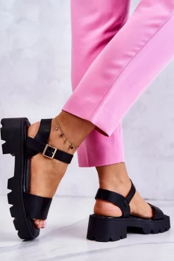 Skórzane Sandały Na Obcasie Czarne Sovie