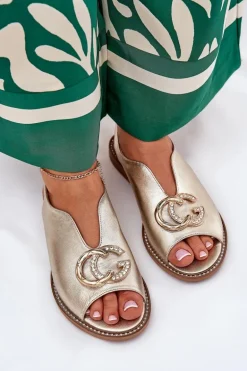 Skórzane Sandały Na Płaskim Obcasie Z Ozdobą Laura Messi 2865 Złote