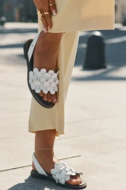 Skórzane Sandały Na Płaskim Obcasie Zazoo 40425 Białe