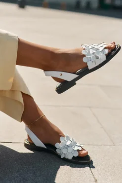 Skórzane Sandały Na Płaskim Obcasie Zazoo 40425 Białe