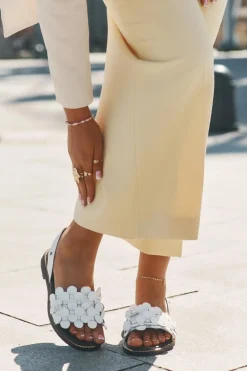 Skórzane Sandały Na Płaskim Obcasie Zazoo 40425 Białe