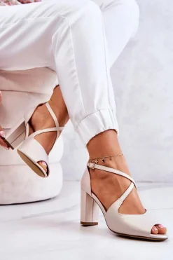 Skórzane Sandały Na Słupku Beżowe Lorita