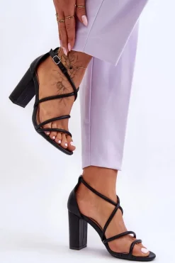 Skórzane Sandały Na Słupku Z Paseczkami Czarne La Meria