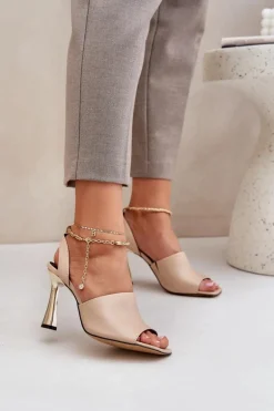 Skórzane Sandały Na Szpilce Z Ozdobną Bransoletą CheBello 4440 Beżowe