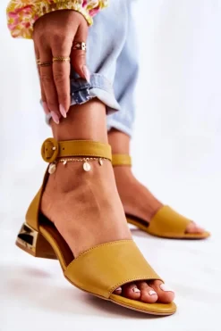 Skórzane Sandały Na Złotym Obcasie Laura Messi 2143 Ciemnożółte