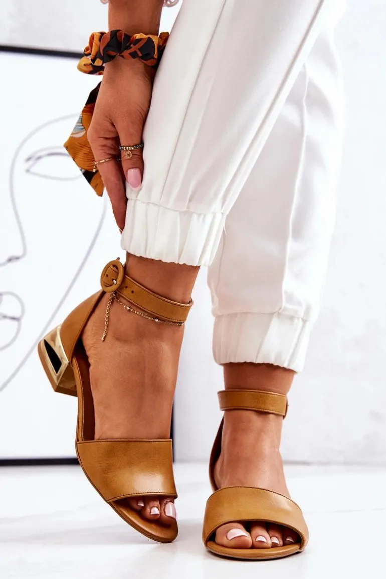 Skórzane Sandały Na Złotym Obcasie Laura Messi 2143 Camel