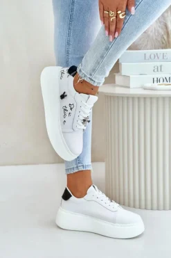 Skórzane Sneakersy Damskie Na Platformie Z Przypinkami I Napisem Vinceza 89102 Białe