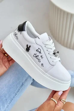 Skórzane Sneakersy Damskie Na Platformie Z Przypinkami I Napisem Vinceza 89102 Białe