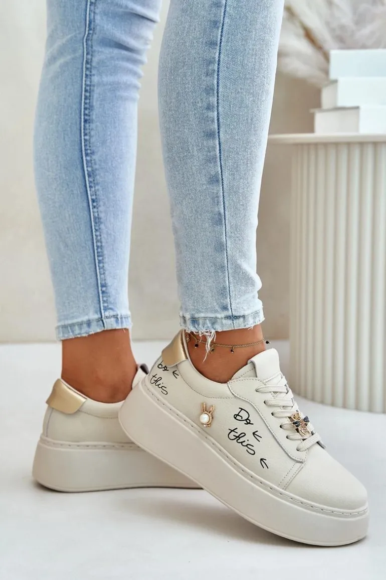Skórzane Sneakersy Damskie Na Platformie Z Przypinkami I Napisem Vinceza 89102 Beżowe