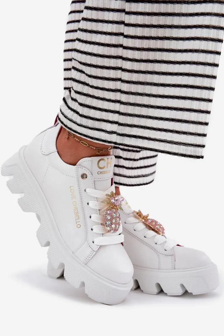 Skórzane Sneakersy Z Ozdobną Broszką Ananas CheBello 4651 Białe