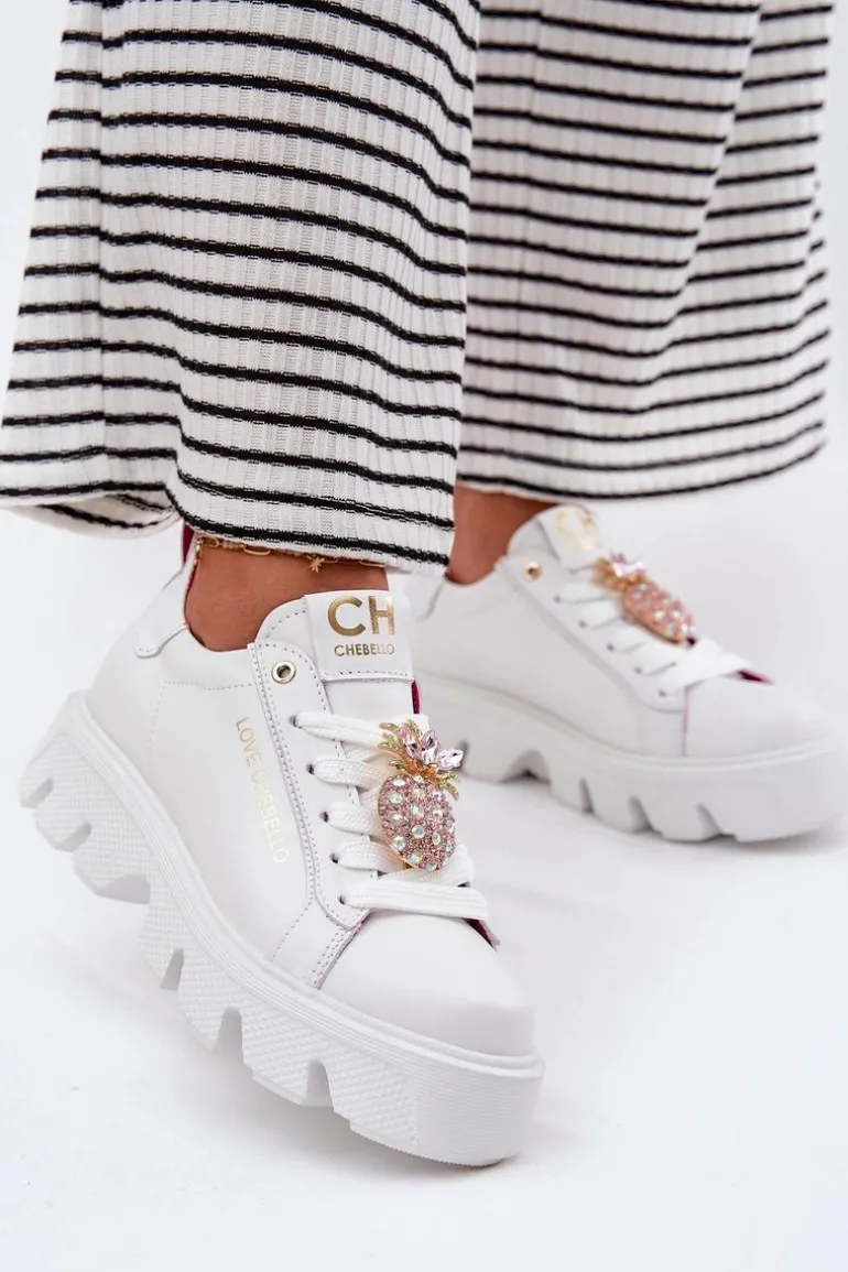 Skórzane Sneakersy Z Ozdobną Broszką Ananas CheBello 4651 Białe