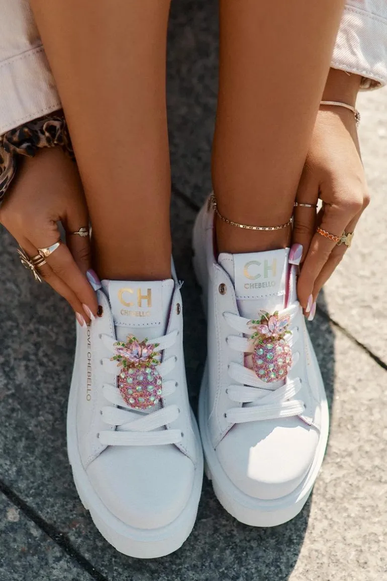 Skórzane Sneakersy Z Ozdobną Broszką Ananas CheBello 4651 Białe
