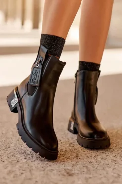 Skórzane Sztyblety Botki Na Płaskim Obcasie Z Ozdobami Czarne Shandee