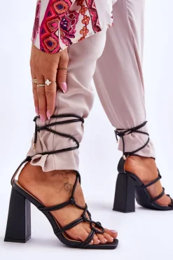 Skórzane Wiązane Sandały Na Obcasie Czarne Amare