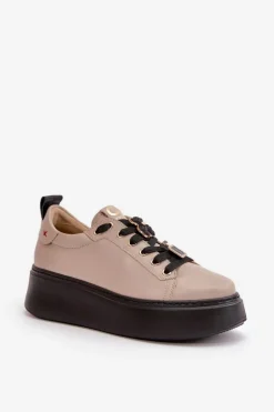 Sneakersy Damskie Skórzane Z Przypinkami Na Platformie CheBello 4596 Beżowe