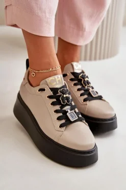 Sneakersy Damskie Skórzane Z Przypinkami Na Platformie CheBello 4596 Beżowe