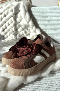 Sneakersy Damskie Z Welurową Kokardą Brązowe Ashlyn