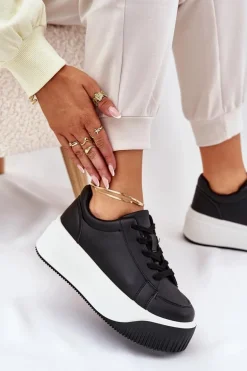 Sneakersy Na Masywnej Platformie Gładkie Czarne Tirvanis