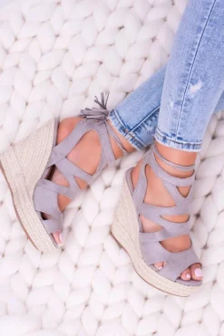 Szare Zamszowe Sandały Na Koturnie Nowelio