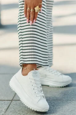 Trampki Damskie Z Haftem Na Platformie Lee Cooper LCW-25-31-3465L Białe