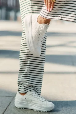 Trampki Damskie Z Haftem Na Platformie Lee Cooper LCW-25-31-3465L Białe